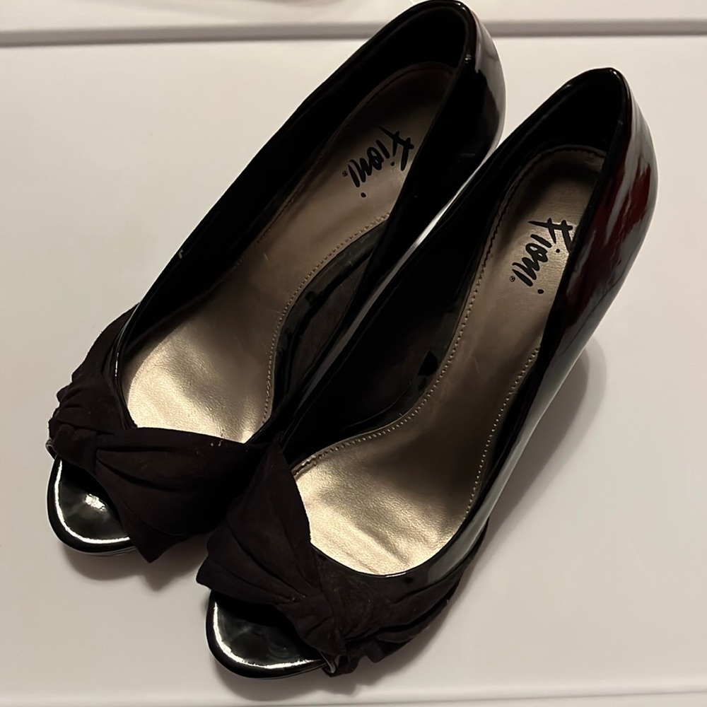 Fioni Black Heels
Size 8
